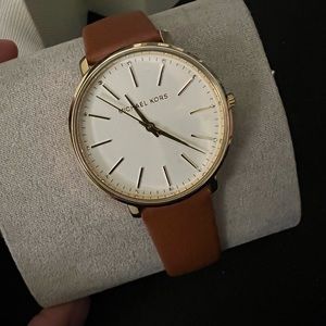 BRAND NEW Michael Kors Gold Tone leather watch